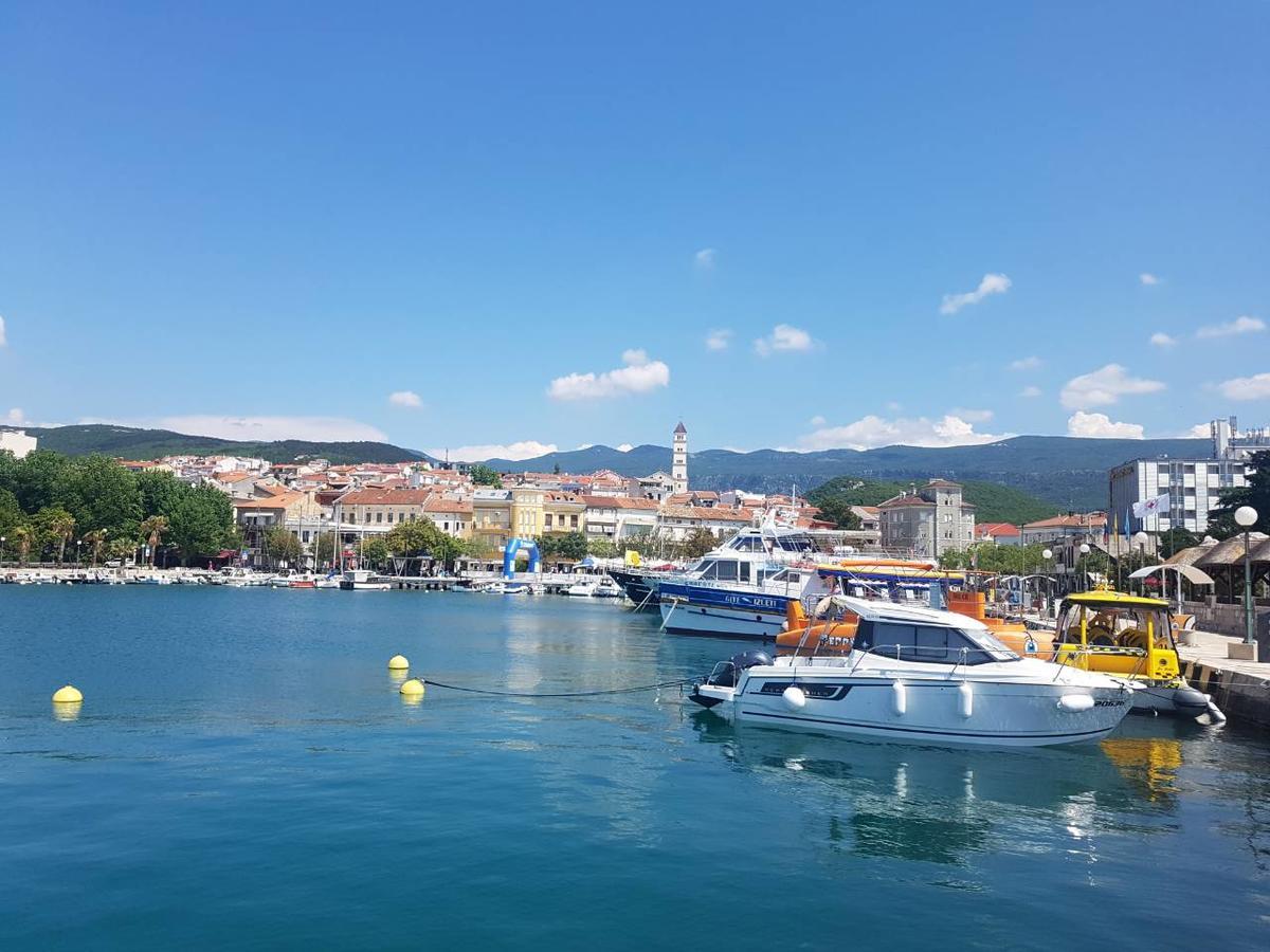 Car Apartments Crikvenica Bagian luar foto